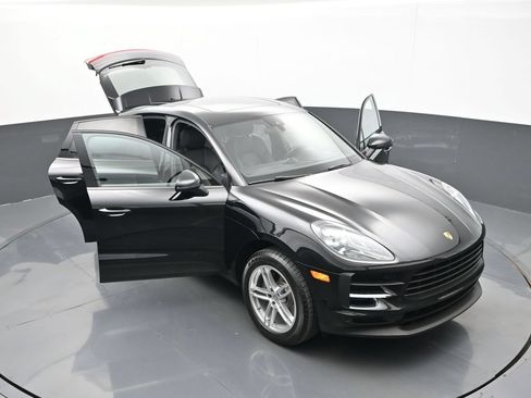 Certified 2020 Porsche Macan AWD/4WD image 33