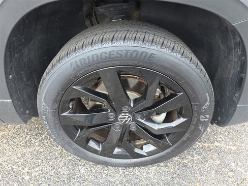 Used 2023 Volkswagen Taos SE image 10