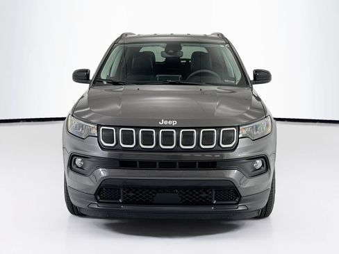 Used 2022 Jeep Compass Latitude FWD image 2