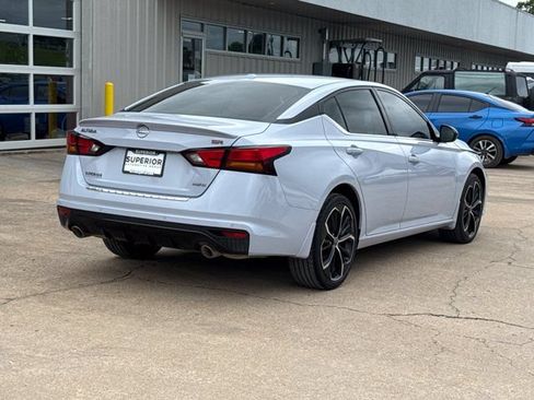 Used 2023 Nissan Altima 2.5 SR w/ SR Premium Package AWD/4WD image 3