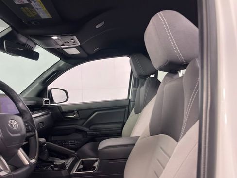 Used 2025 Toyota Tacoma TRD Sport image 25