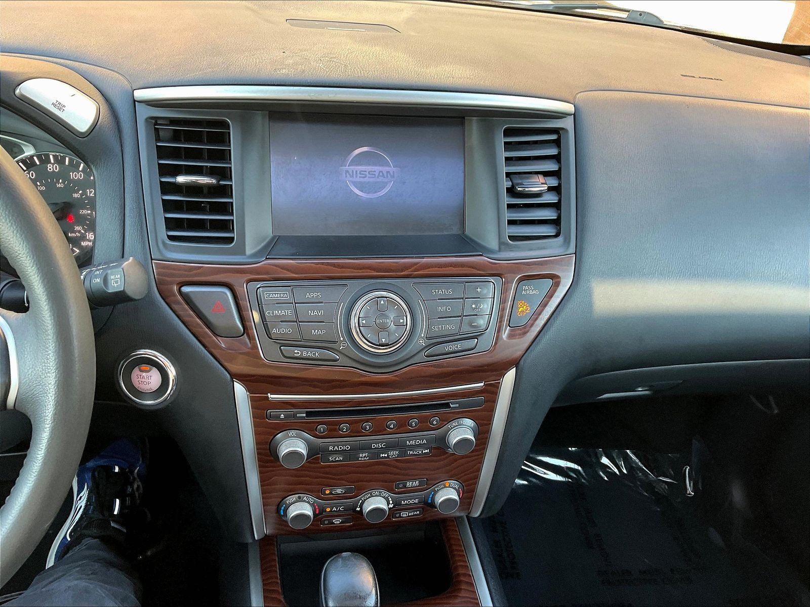 Used 2017 Nissan Pathfinder Platinum w/ Family Entertainment Package FWD image 17