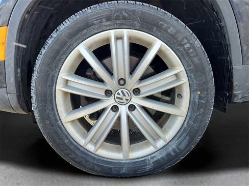 Used 2015 Volkswagen Tiguan SE image 10