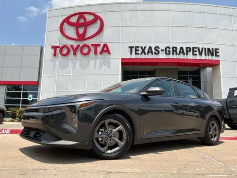 Used 2025 Kia K4 FWD image 2