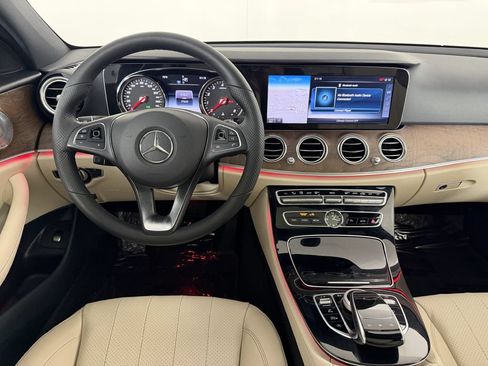 Used 2017 Mercedes-Benz E 300 4MATIC image 23