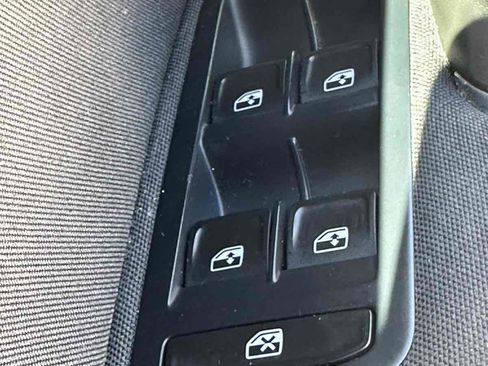 Used 2016 Volkswagen e-Golf SE FWD image 20