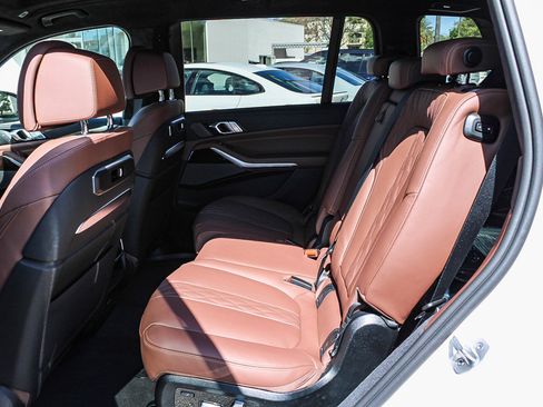 New 2026 BMW X7 M60i image 18