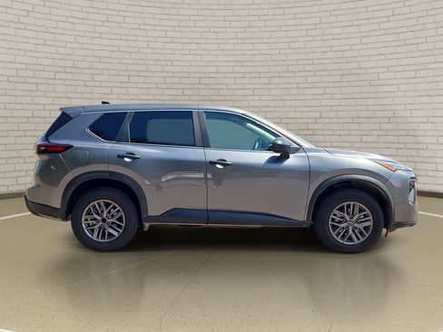 Used 2024 Nissan Rogue S FWD image 4