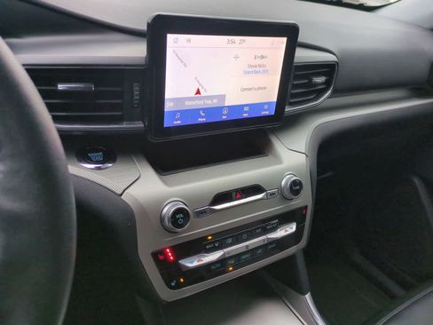 Used 2022 Ford Explorer XLT w/ Equipment Group 202A image 29