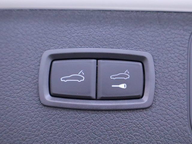 Certified 2025 Porsche Macan Turbo AWD/4WD image 35