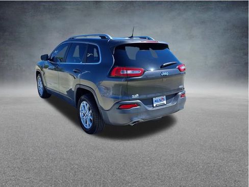 Used 2017 Jeep Cherokee Latitude FWD image 6
