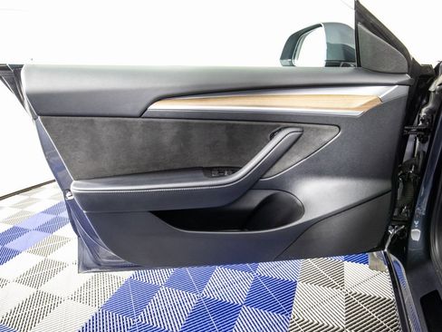 Used 2023 Tesla Model 3 Standard Range image 13