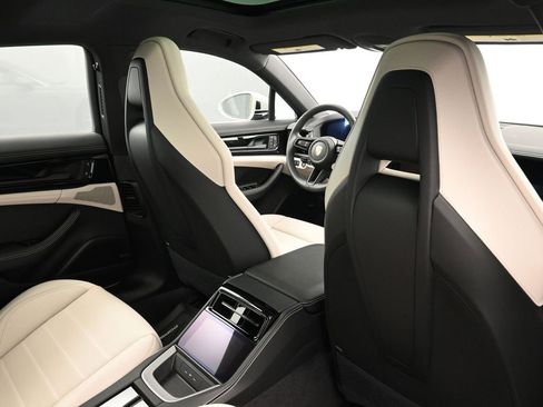 Certified 2026 Porsche Panamera image 7