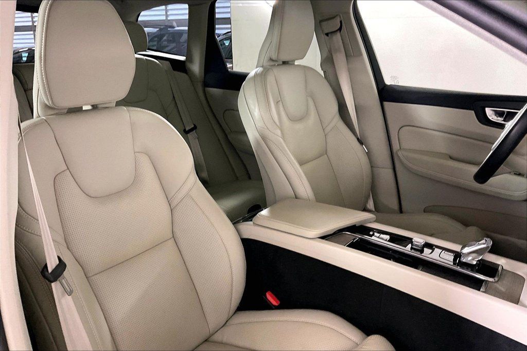 Used 2022 Volvo XC60 B5 Inscription w/ Advanced Package FWD image 6