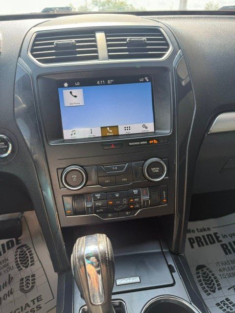 Used 2018 Ford Explorer XLT w/ Equipment Group 201A FWD image 16