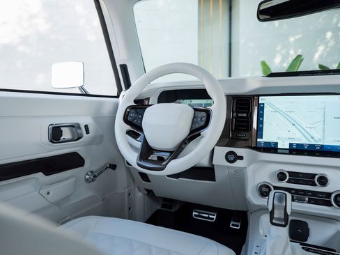 Used 2024 Ford Bronco Black Diamond image 29