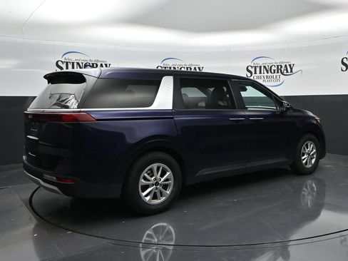 Used 2023 Kia Carnival LX FWD image 7