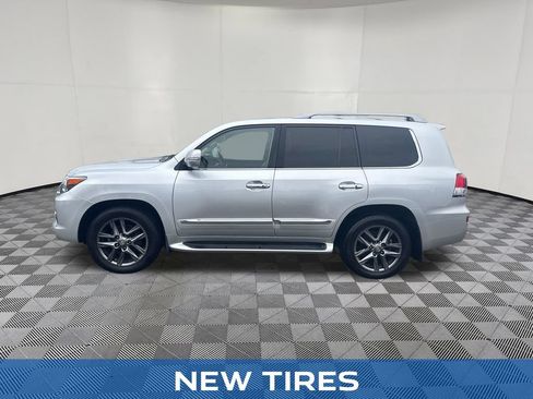 Used 2014 Lexus LX 570 4WD image 2