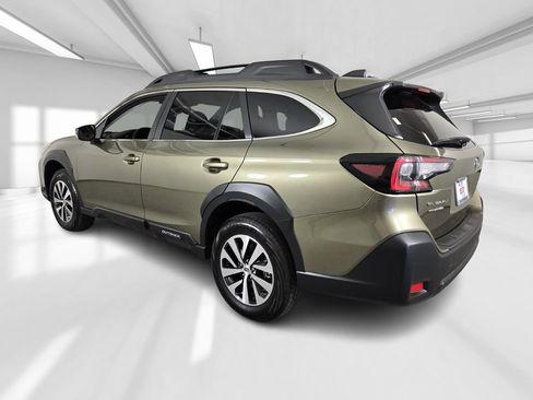 Certified 2025 Subaru Outback Premium image 5