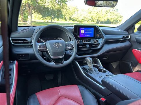 Certified 2024 Toyota Highlander XSE FWD image 13