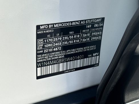 Certified 2025 Mercedes-Benz GLB 250 image 36