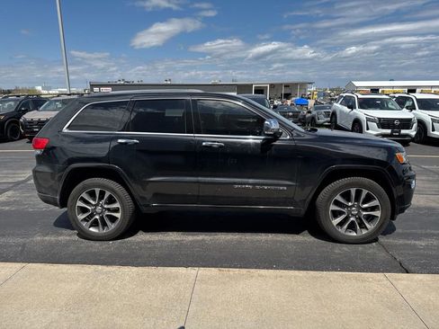 Used 2018 Jeep Grand Cherokee Overland AWD/4WD image 2