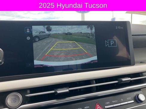 Used 2025 Hyundai Tucson SE image 30