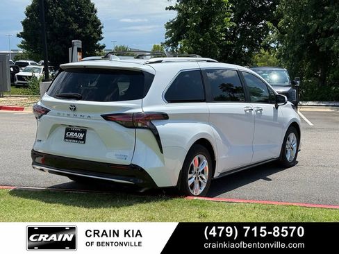 Used 2023 Toyota Sienna Limited FWD image 7