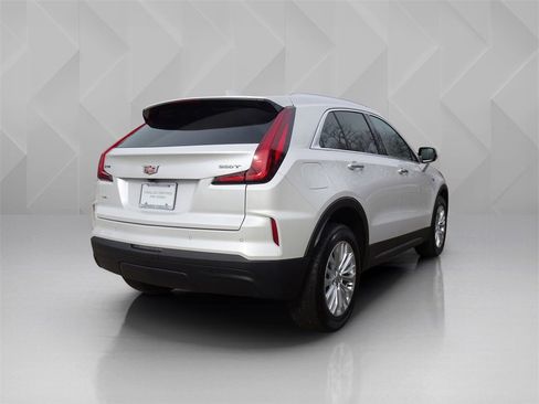 Certified 2024 Cadillac XT4 Luxury w/ Cold Weather Package image 5
