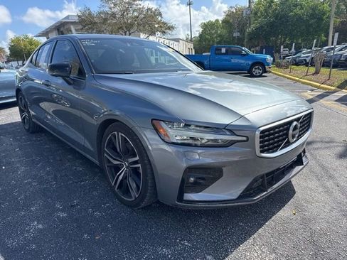 Used 2019 Volvo S60 T5 R-Design image 8