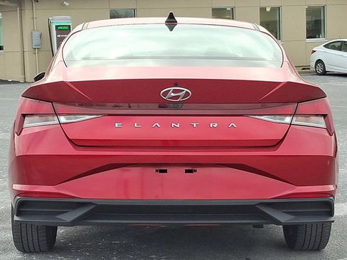 Used 2021 Hyundai Elantra SEL image 5