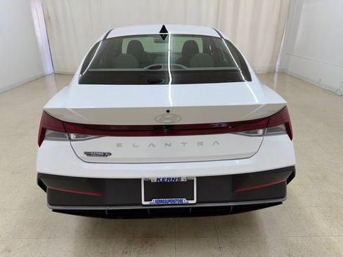 Used 2025 Hyundai Elantra SEL FWD image 4