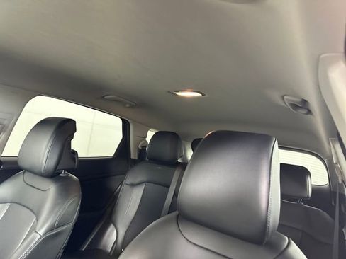 Used 2025 Kia Sportage EX image 12