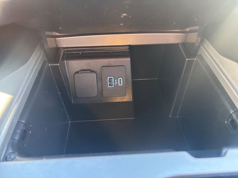 Used 2022 Ford Explorer XLT w/ Equipment Group 202A image 29