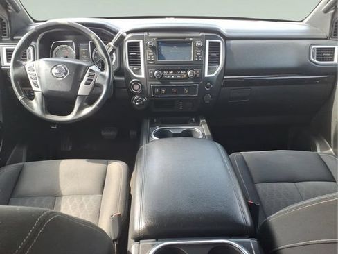 Used 2018 Nissan Titan SV w/ SV Convenience Package AWD/4WD image 15