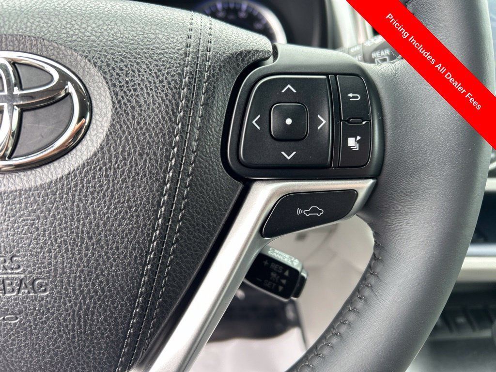 Used 2016 Toyota Highlander Limited Platinum FWD image 10