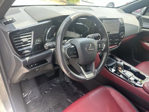 Used 2024 Lexus NX 250 FWD image 10