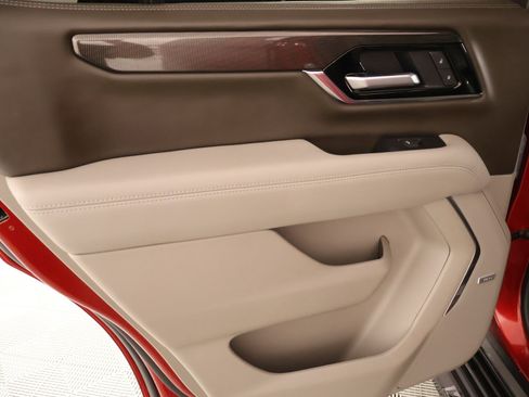 Used 2025 GMC Yukon Elevation w/ Elevation Premium Package AWD/4WD image 21