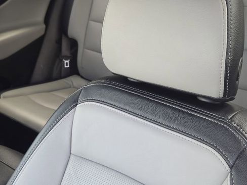 Used 2019 Chevrolet Equinox LT FWD image 16