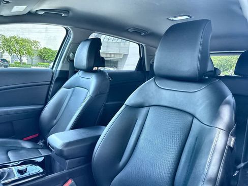 Certified 2025 Kia Sportage EX FWD image 14