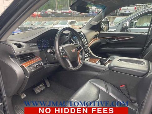 Used 2017 Cadillac Escalade Luxury AWD/4WD image 2