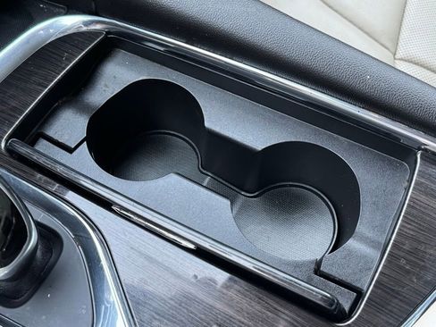 Used 2018 Buick Enclave Essence image 24