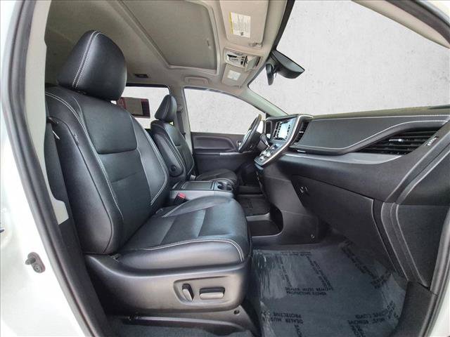 Used 2020 Toyota Sienna SE w/ SE Preferred Package FWD image 24