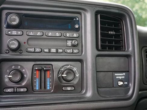 Used 2004 Chevrolet Silverado 2500 LS AWD/4WD image 16
