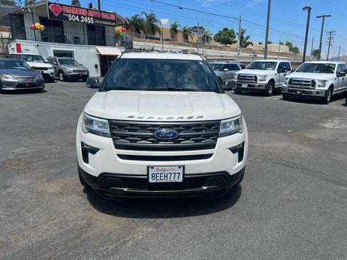 Used 2018 Ford Explorer XLT w/ Equipment Group 202A image 4