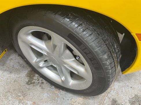 Used 2004 Chevrolet SSR w/ Preferred Equipment Group image 25