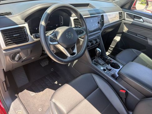 Certified 2023 Volkswagen Atlas Cross Sport SE w/ Panoramic Sunroof Package AWD/4WD image 8