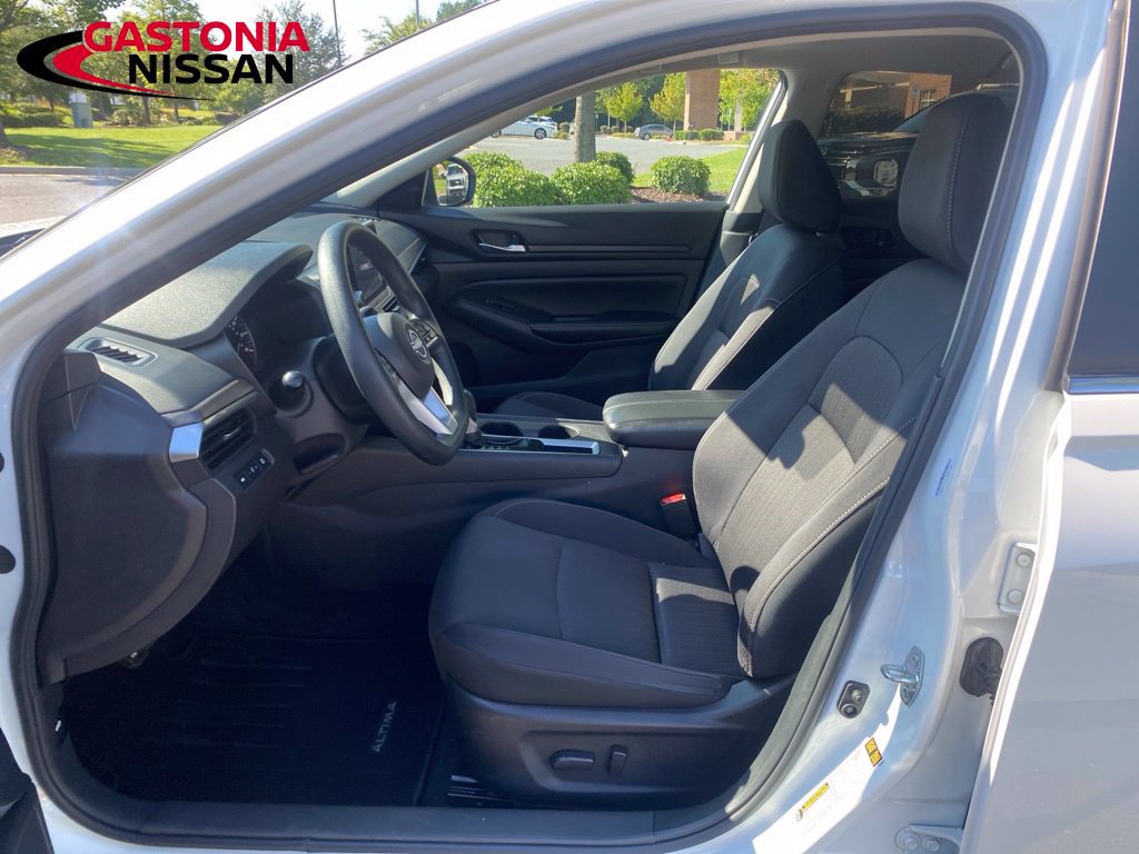 Used 2025 Nissan Altima 2.5 SV FWD image 19