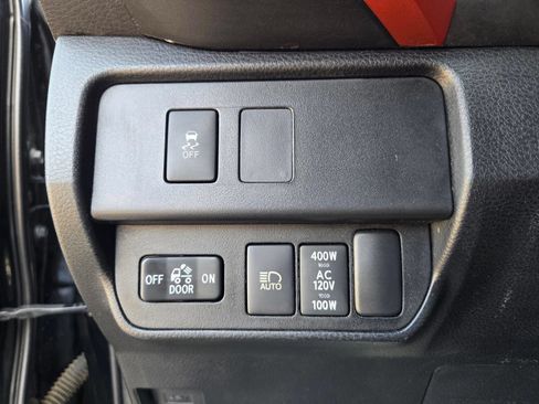 Used 2020 Toyota Tacoma TRD Off-Road AWD/4WD image 16