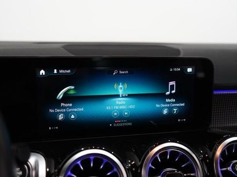 Used 2022 Mercedes-Benz GLB 250 4MATIC image 27